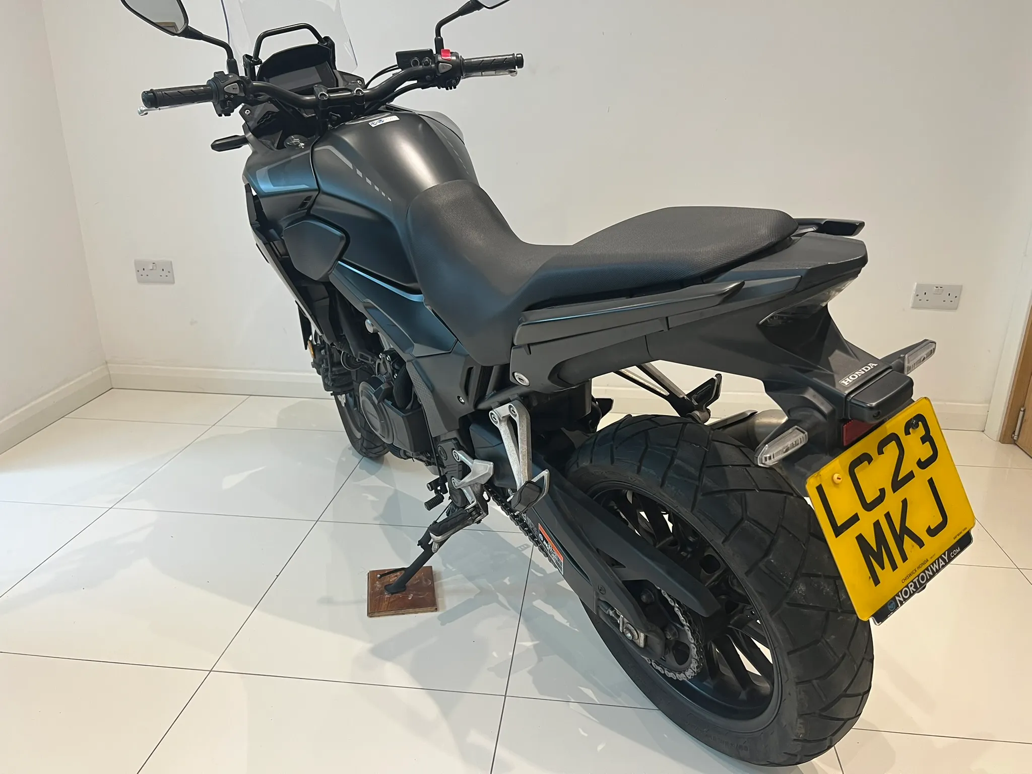 Demo + 1 Owner with Low miles — detail 4